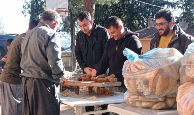 Çobandan öğrencilere sucuk ekmek ikramı