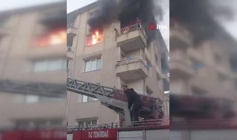 Çorlu'da apartman yangını
