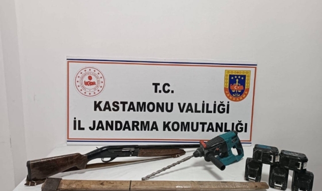 Define avcılarına suçüstü baskın: 2 gözaltı
