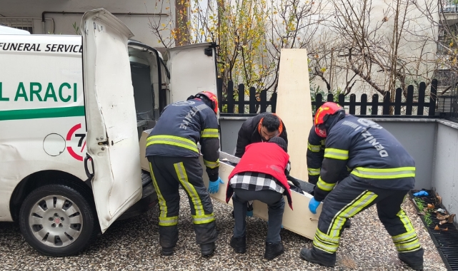 Denizli'de 6. kattan atlayan genç hayatını kaybetti