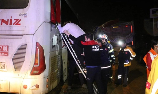 Denizli'de yolcu otobüsü TIR'a çarptı: 1 ölü, 20 yaralı