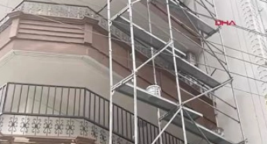 Elektrik akımına kapılan boya ustası iskeleden düşerek öldü