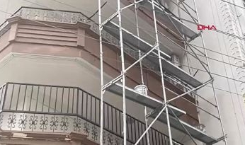 Elektrik akımına kapılan boya ustası iskeleden düşerek öldü