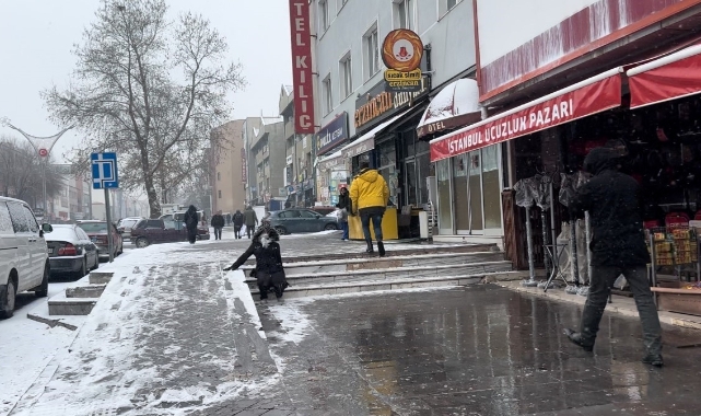 Erzincan’da kar ve buzlanma düşmeye bağlı kırık vakalarını artırdı