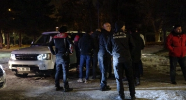 Erzurum'da okuldan kızını almak için gelen baba, aracında ölü bulundu