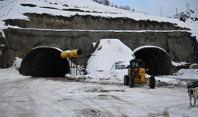 Erzurum ve Bingöl Valileri Çirişli Tüneli'ni inceledi