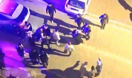 Esenyurt'ta 14 yaşındaki çocuğa rahatsızlık veren komşularını böyle dövdüler