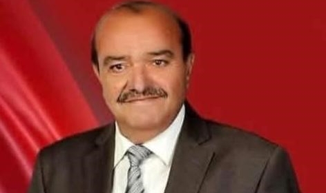 Eski belediye başkanı eşini umreye gönderdikten sonra hayatını kaybetti