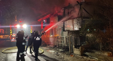 Eskişehir'de sigortadan çıkan yangın müstakil evi küle çevirdi