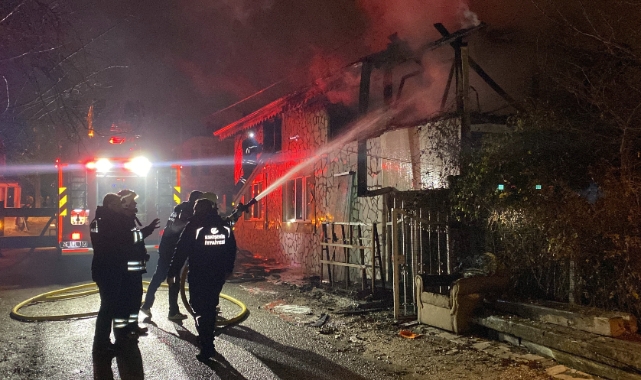 Eskişehir'de sigortadan çıkan yangın müstakil evi küle çevirdi