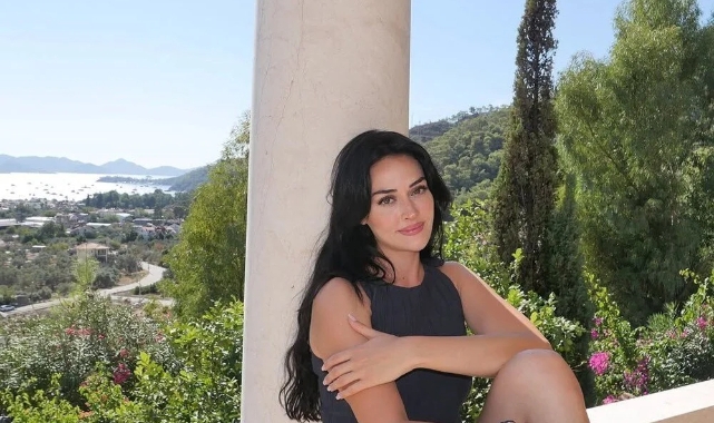 Esra Bilgiç'ten sevgilisi Faruk Sabancı ile ilk paylaşım