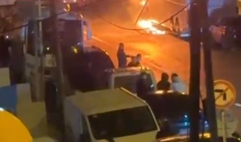 Eyüpsultan’da park halindeki yolcu otobüsü alev alev yandı