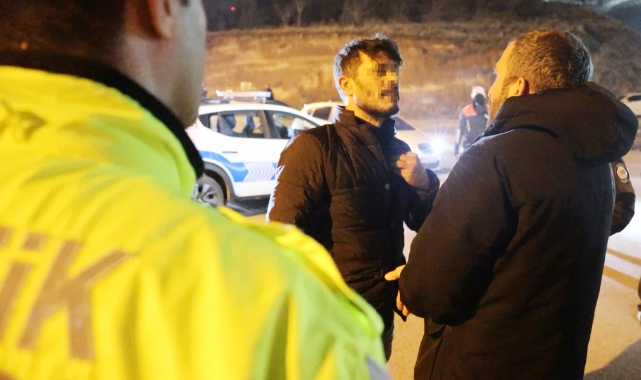 Gazetecilere küfredip polise ecel teri döktürdü!