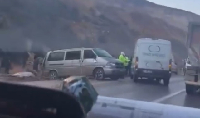 Gaziantep'te işçi servisi ile tırın çarpıştığı kazada 2 ölü, 7 yaralı!