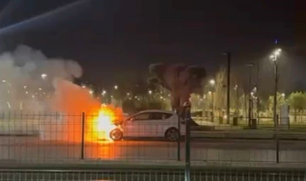 Gaziantep'te seyir halindeki araç alev aldı