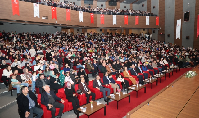 ‘Gençlik Merkezi Türk Müziği Korosu’ndan muhteşem konser
