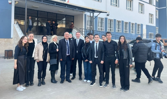 Hassa’da öğrenciler yazdıkları eserleri seslendirdiler
