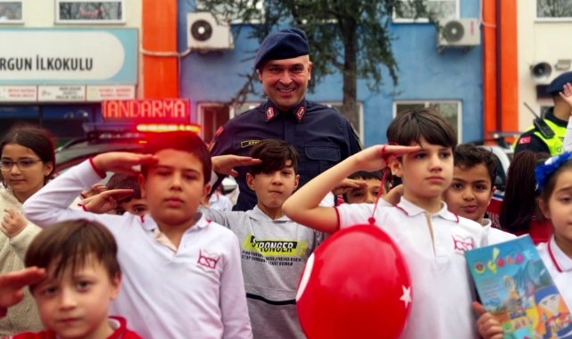 İlkokul öğrencileri jandarma mesleği hakkında bilgilendirildi