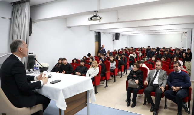 İnegöl'de Genç Bakış buluşmalarının bu haftaki adresi Turgutalp Anadolu Lisesi