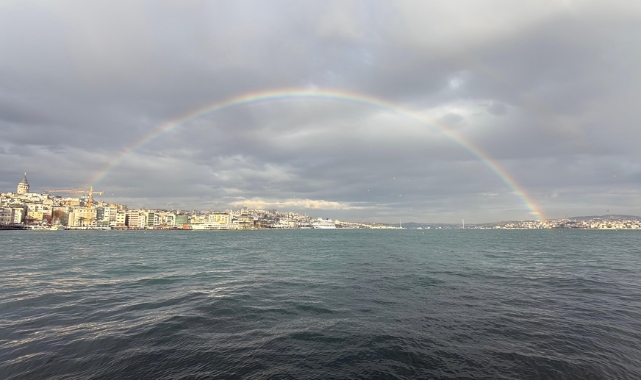 İstanbul Boğazı’nda görsel şölen