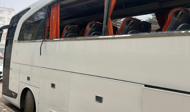 Kaçırdığı otobüsle park halindeki araçlara zarar verdi; yakalandı
