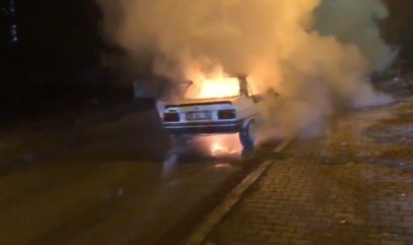 Kahramanmaraş’ta otomobil alev alev yandı
