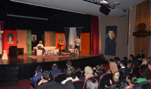 “Kalbin Tek Arkadaşı” adlı tiyatro oyunu seyircilerle buluştu