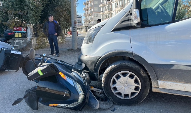 Kamyonetle çarpışan motosikletin sürücüsü yaralandı