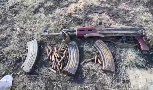 Kars'ta patozdan saman yerine Kalaşnikof çıktı