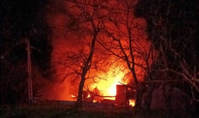 Kastamonu’da 2 katlı ahşap ev küle döndü
