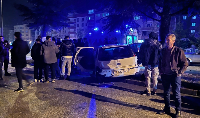 Kastamonu'da iki otomobil çarpıştı: 4 yaralı