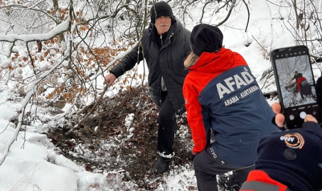 Kayıp yaşlı adam ormanlık alanda sağ olarak bulundu