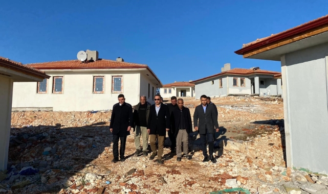 Kaymakam Partal, deprem konutlarını yerinde inceledi