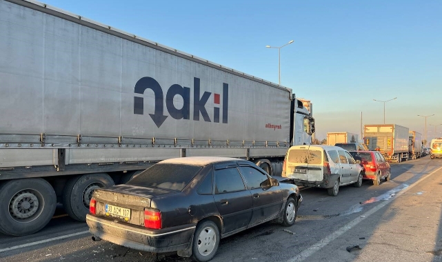 Kayseri'de zincirleme kaza! 3 araç birbirine girdi