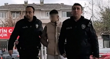 Kendisine küfrettiğini öne sürdüğü babasını 6 yerinden bıçaklayıp, 112’yi aradı
