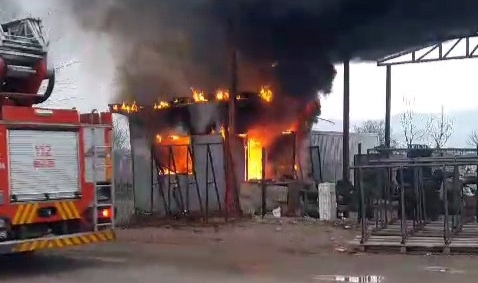 Konteyner büro alev alev yandı