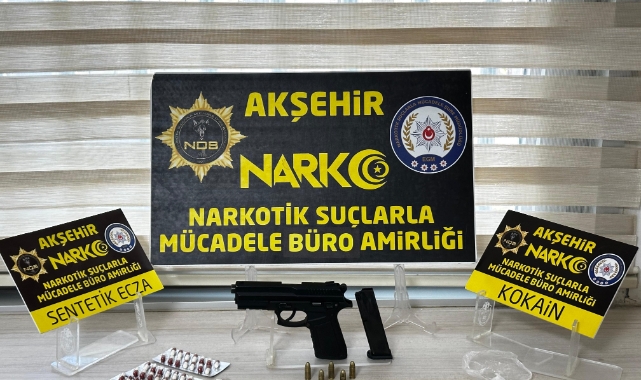 Konya'da durdurulan otomobilden uyuşturucu ve silah çıktı