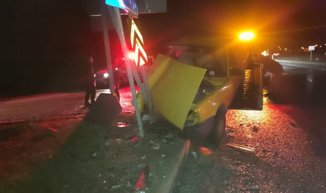 Konya’da otomobil trafik levhasına çarptı: 6 yaralı