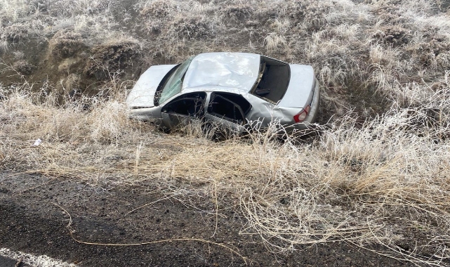 Konya'da sis ve buzlanma nedeniyle takla atan otomobildeki 6 kişi yaralandı