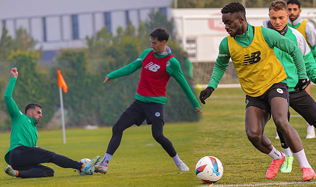Konyaspor çift kale maç çalıştı
