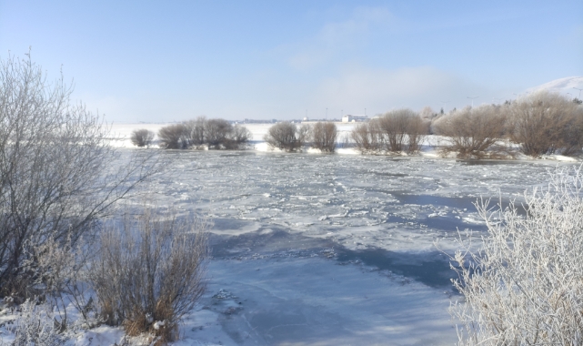 Kura Nehri dondu