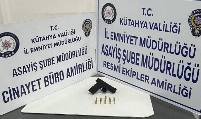 Kütahya’da bir araçta ruhsatsız tabanca ele geçirildi