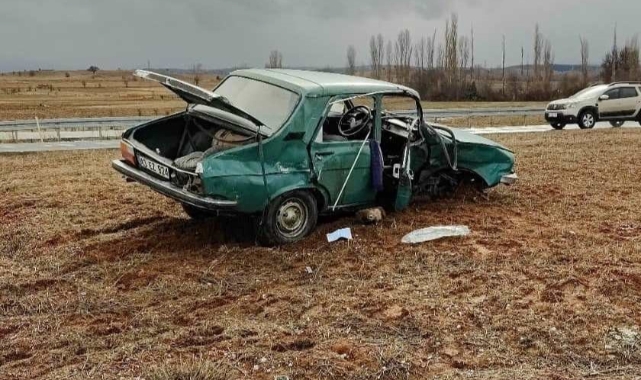 Kütahya’da hayvan yüklü kamyonet otomobille çarpıştı