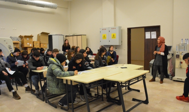 Lise öğrencileri Düzce Üniversitesini gezdi
