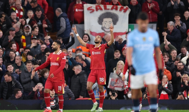 Liverpool, şampiyonluk yarışındaki en büyük rakibini saf dışı bıraktı