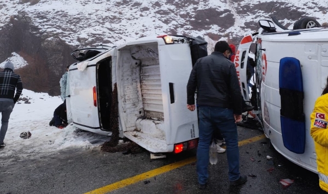 Malatya’da ambulans ile pikap çarpıştı: 5 yaralı