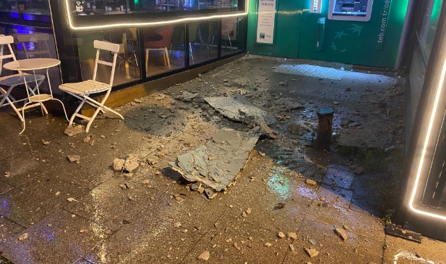 Maltepe'de 5 katlı binanın çatısında çökme yaşandı