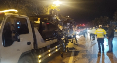 Maltepe'de otomobil İETT otobüsüne arkadan çarptı: 1 ölü, 1 yaralı