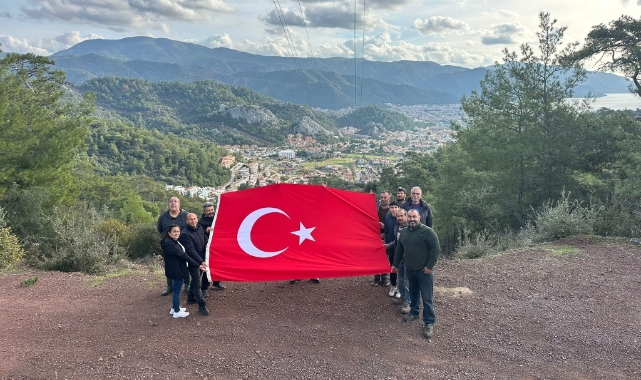 Marmaris'in dört mahalle muhtarından Türk bayrağına vefa