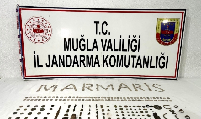  Marmaris’te tarihi eser kaçakçıları jandarmaya yakalandı